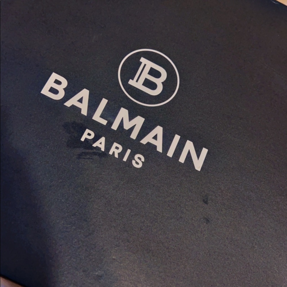 I’m selling my brand new Balmain shoes. Size is 8.5